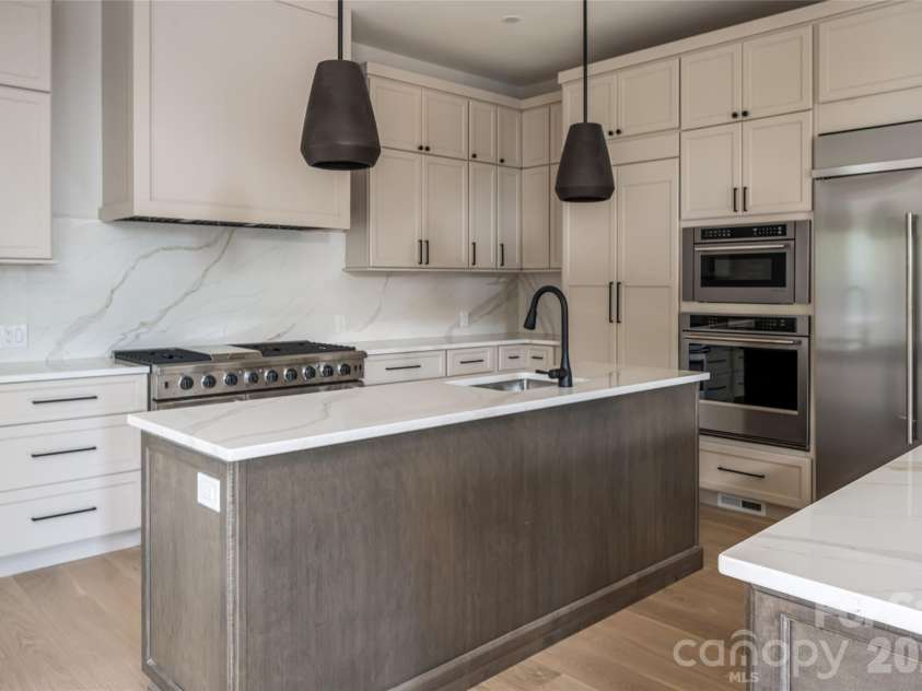 5 Meadow Ridge Drive, Asheville, NC 28804.  MLS# CAR4423846, YatesRealty ID 50939. 