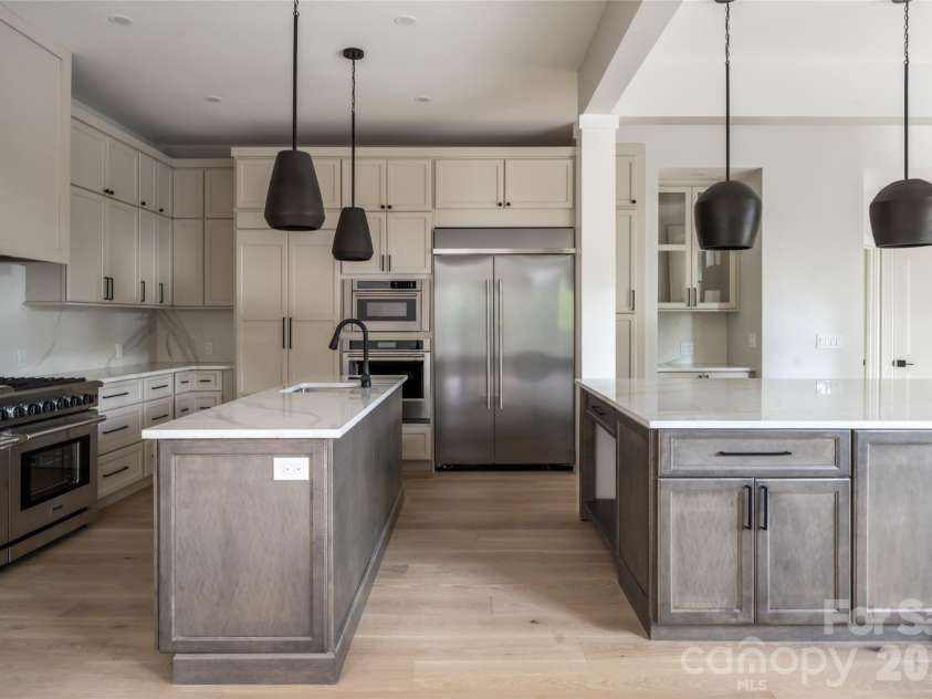 5 Meadow Ridge Drive, Asheville, NC 28804.  MLS# CAR4423846, YatesRealty ID 50939. 