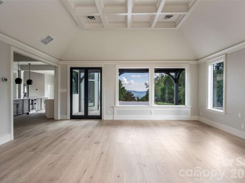 5 Meadow Ridge Drive, Asheville, NC 28804.  MLS# CAR4423846, YatesRealty ID 50939. 