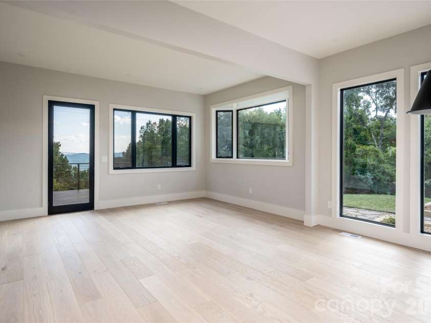 5 Meadow Ridge Drive, Asheville, NC 28804.  MLS# CAR4423846, YatesRealty ID 50939. 