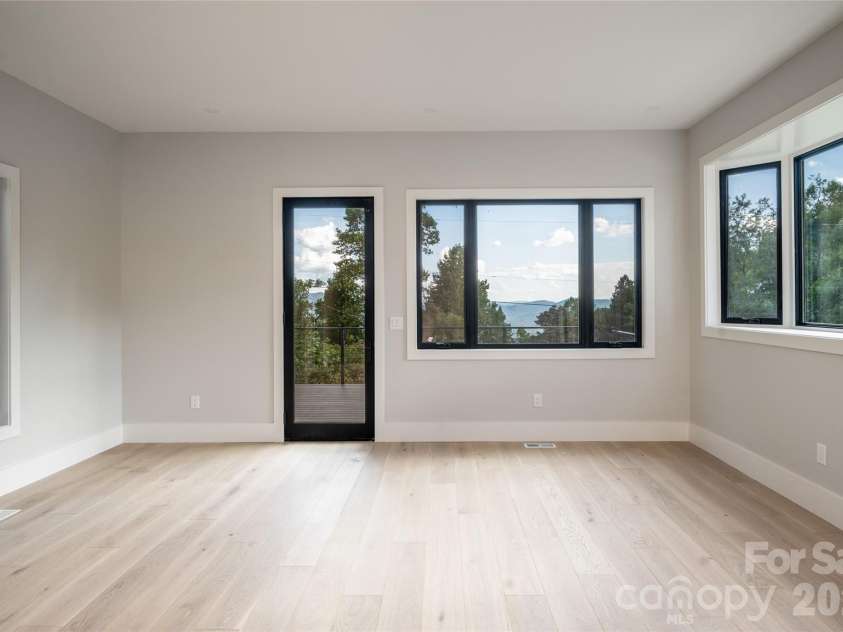 5 Meadow Ridge Drive, Asheville, NC 28804.  MLS# CAR4423846, YatesRealty ID 50939. 