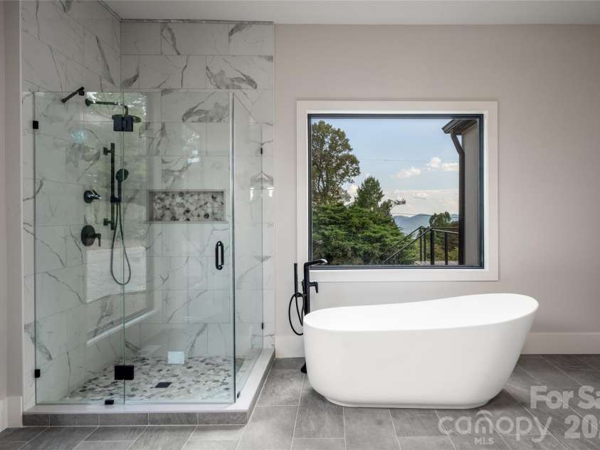 5 Meadow Ridge Drive, Asheville, NC 28804.  MLS# CAR4423846, YatesRealty ID 50939. 