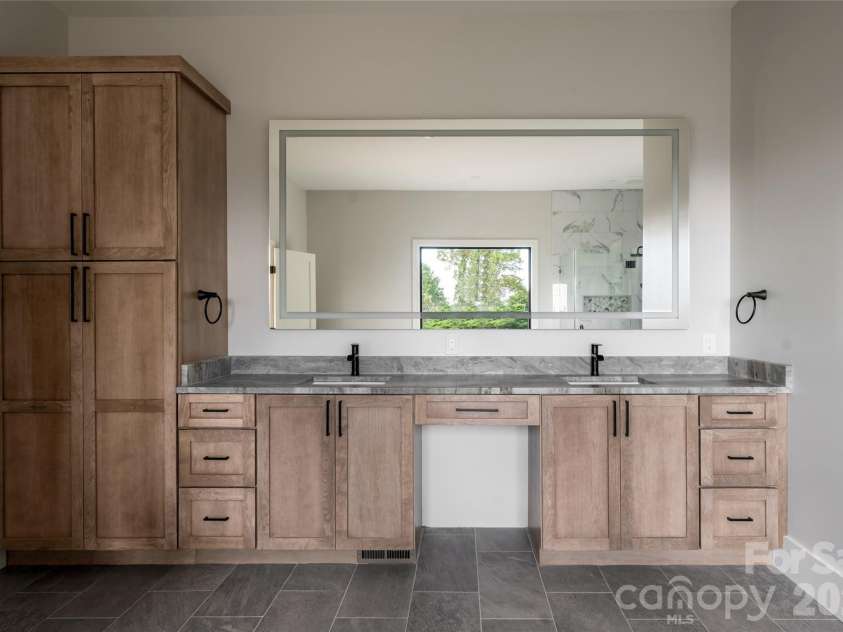 5 Meadow Ridge Drive, Asheville, NC 28804.  MLS# CAR4423846, YatesRealty ID 50939. 