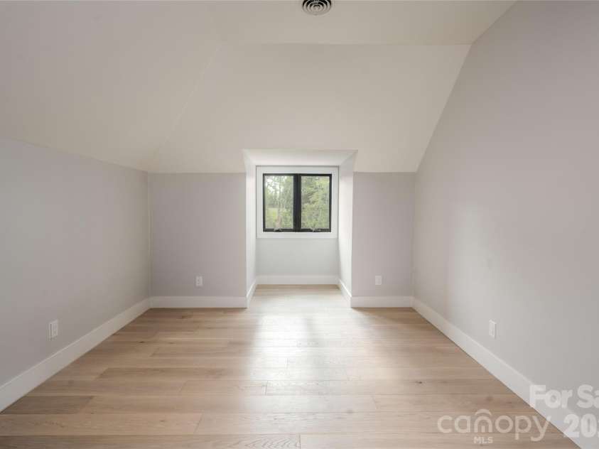 5 Meadow Ridge Drive, Asheville, NC 28804.  MLS# CAR4423846, YatesRealty ID 50939. 
