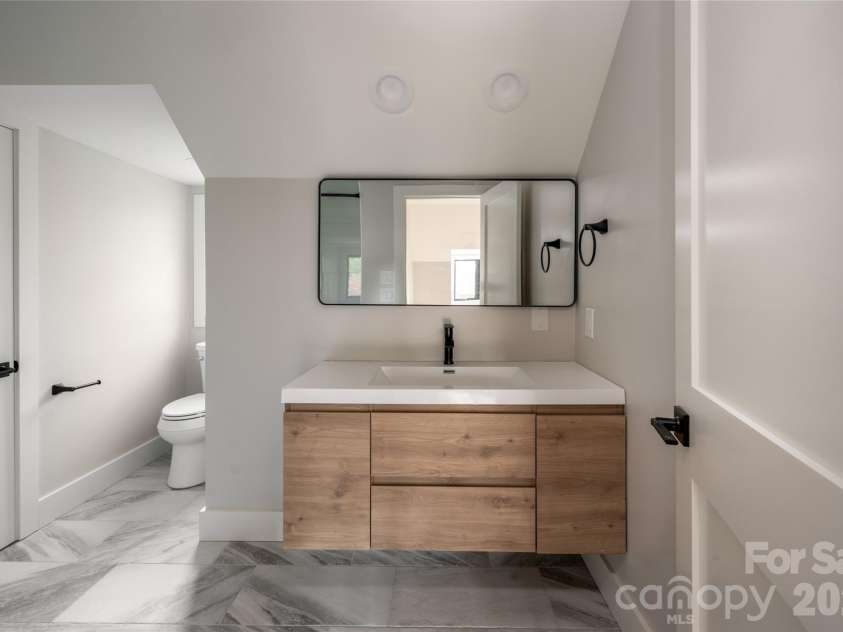 5 Meadow Ridge Drive, Asheville, NC 28804.  MLS# CAR4423846, YatesRealty ID 50939. 