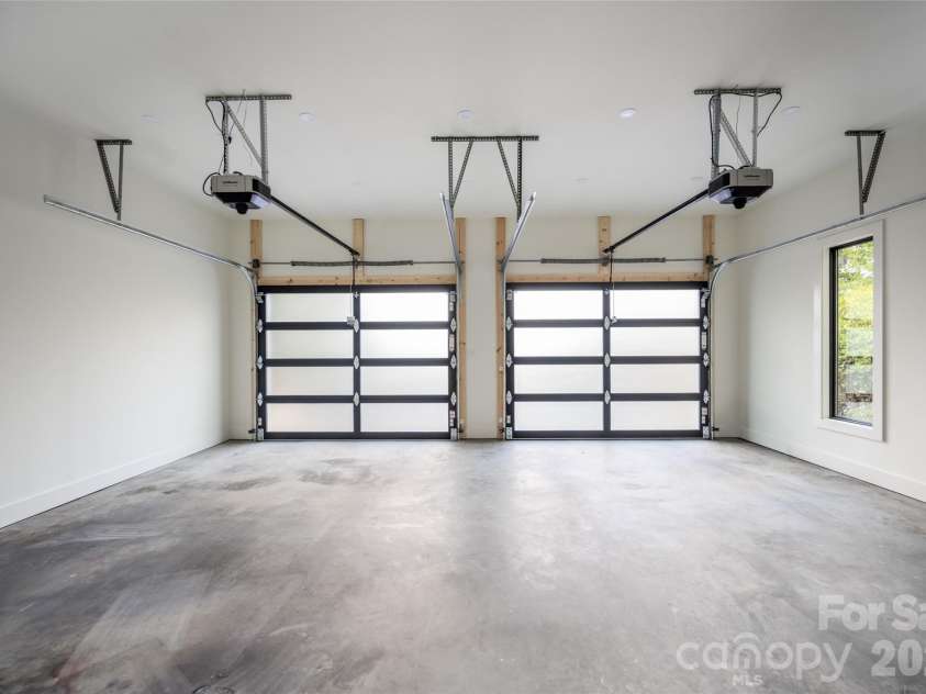 5 Meadow Ridge Drive, Asheville, NC 28804.  MLS# CAR4423846, YatesRealty ID 50939. 