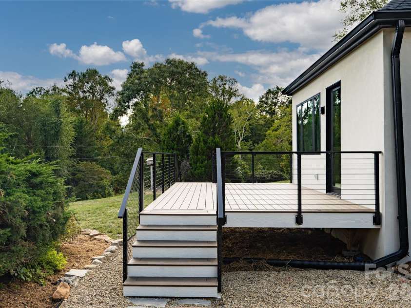 5 Meadow Ridge Drive, Asheville, NC 28804.  MLS# CAR4423846, YatesRealty ID 50939. 