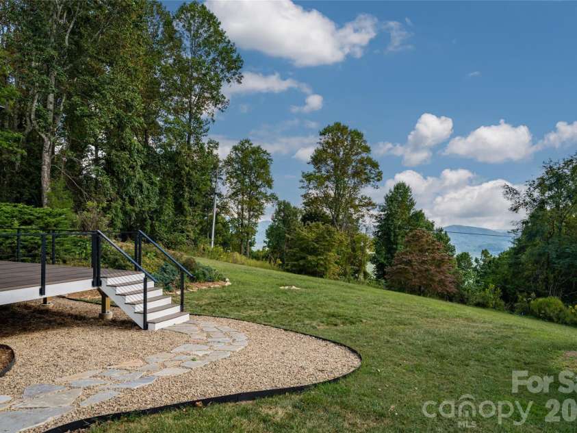 5 Meadow Ridge Drive, Asheville, NC 28804.  MLS# CAR4423846, YatesRealty ID 50939. 