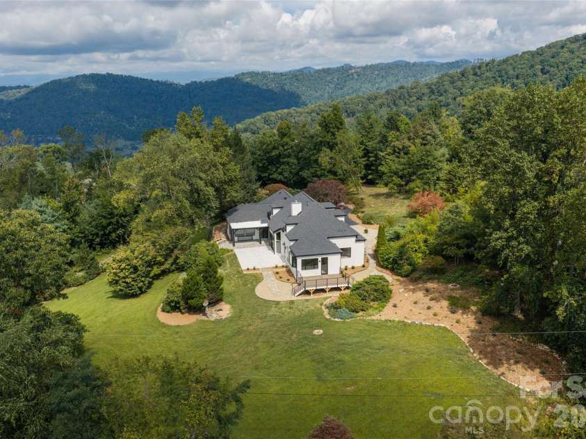 5 Meadow Ridge Drive, Asheville, NC 28804.  MLS# CAR4423846, YatesRealty ID 50939. 