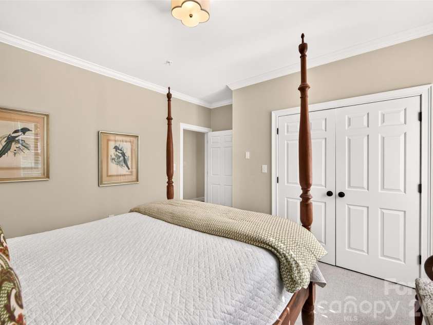 318 Wendover Heights Circle, Charlotte, NC 28211.  MLS# CAR4424763, YatesRealty ID 50941. 