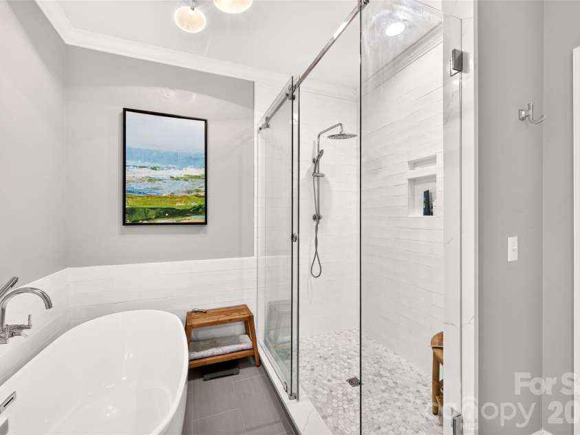 318 Wendover Heights Circle, Charlotte, NC 28211.  MLS# CAR4424763, YatesRealty ID 50941. Large frameless shower