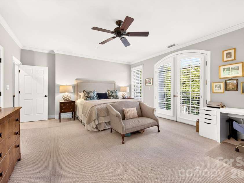 318 Wendover Heights Circle, Charlotte, NC 28211.  MLS# CAR4424763, YatesRealty ID 50941. Large primary