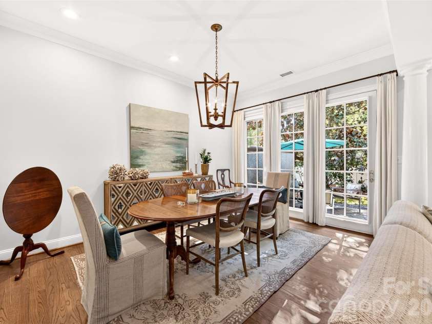 318 Wendover Heights Circle, Charlotte, NC 28211.  MLS# CAR4424763, YatesRealty ID 50941. Open dining area