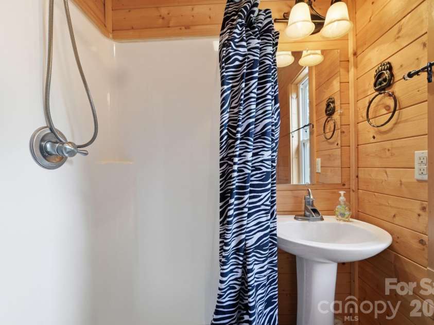 1158 Staghorn Road, Purlear, NC 28665.  MLS# CAR4424925, YatesRealty ID 50942. Loft Ensuite Bathroom