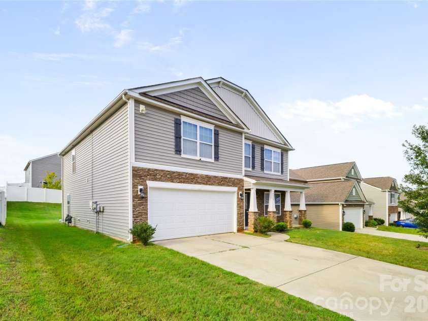 8523 Mansell Court, Charlotte, NC 28215.  MLS# CAR4376457, YatesRealty ID 50943. 