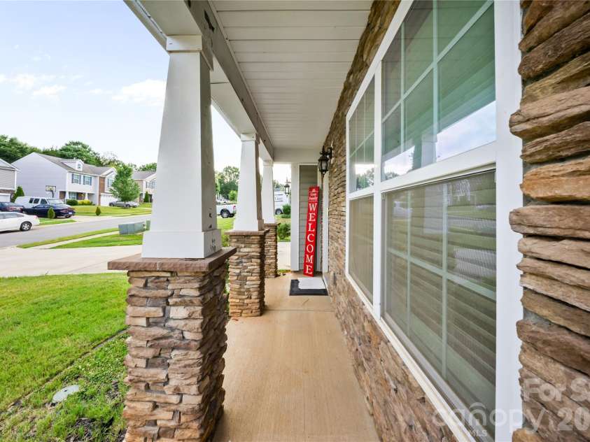 8523 Mansell Court, Charlotte, NC 28215.  MLS# CAR4376457, YatesRealty ID 50943. 
