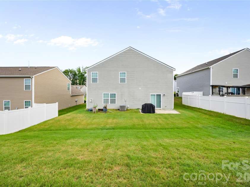 8523 Mansell Court, Charlotte, NC 28215.  MLS# CAR4376457, YatesRealty ID 50943. 