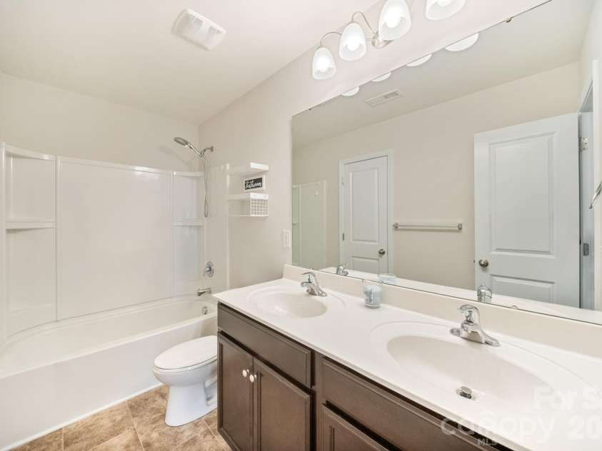 8523 Mansell Court, Charlotte, NC 28215.  MLS# CAR4376457, YatesRealty ID 50943. 