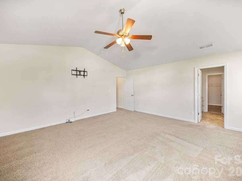 8523 Mansell Court, Charlotte, NC 28215.  MLS# CAR4376457, YatesRealty ID 50943. 