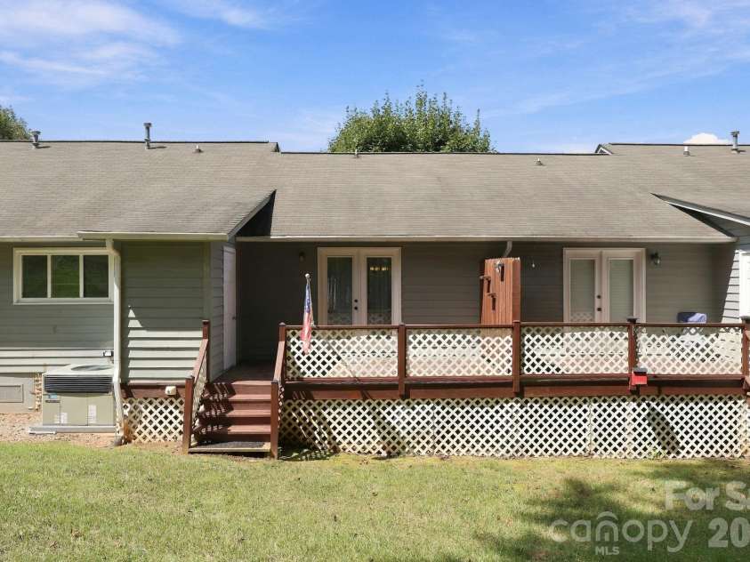 102 Wellington Hills Circle, Salisbury, NC 28147.  MLS# CAR4424548, YatesRealty ID 50945. 