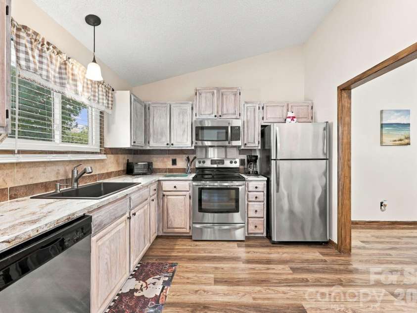 102 Wellington Hills Circle, Salisbury, NC 28147.  MLS# CAR4424548, YatesRealty ID 50945. 
