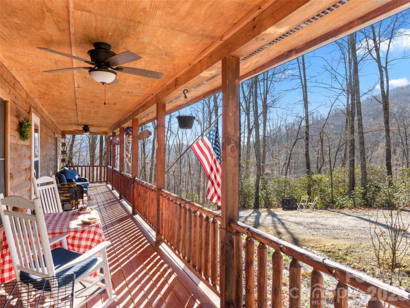 252 Idylwild Lane, Black Mountain, NC 28711.  MLS# CAR4422710, YatesRealty ID 50949. 