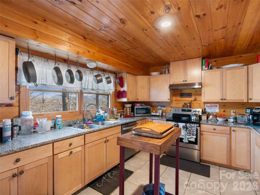 252 Idylwild Lane, Black Mountain, NC 28711.  MLS# CAR4422710, YatesRealty ID 50949. 