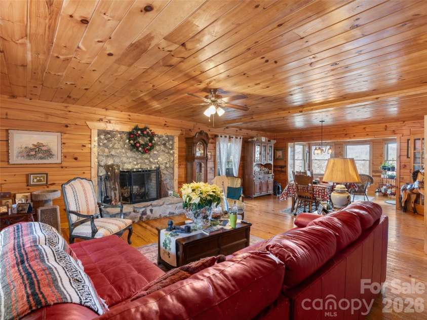 252 Idylwild Lane, Black Mountain, NC 28711.  MLS# CAR4422710, YatesRealty ID 50949. 
