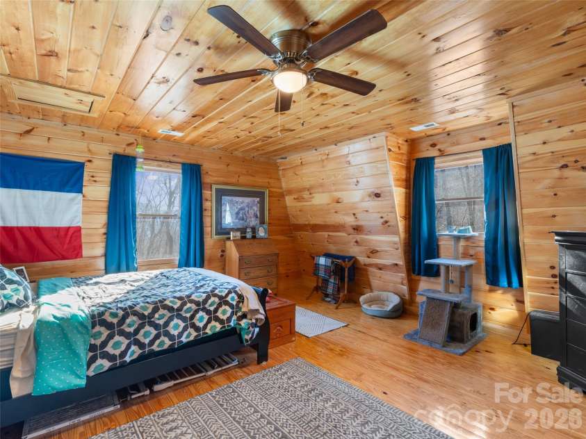 252 Idylwild Lane, Black Mountain, NC 28711.  MLS# CAR4422710, YatesRealty ID 50949. 