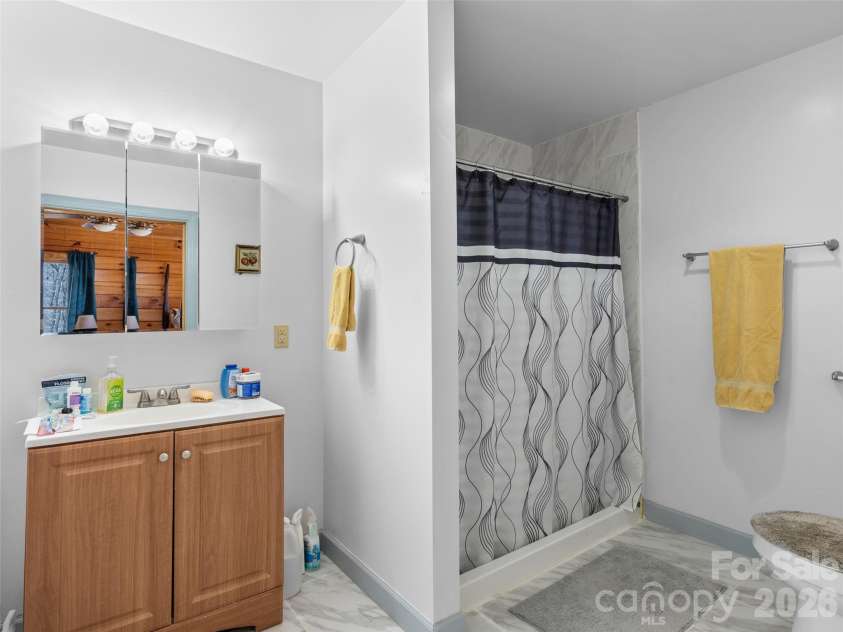 252 Idylwild Lane, Black Mountain, NC 28711.  MLS# CAR4422710, YatesRealty ID 50949. 