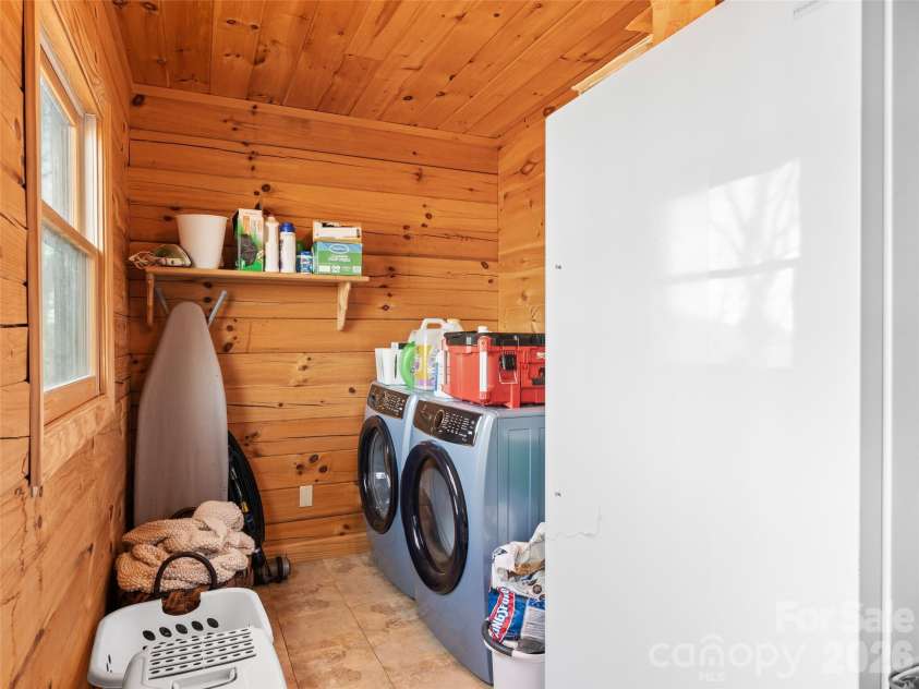 252 Idylwild Lane, Black Mountain, NC 28711.  MLS# CAR4422710, YatesRealty ID 50949. 