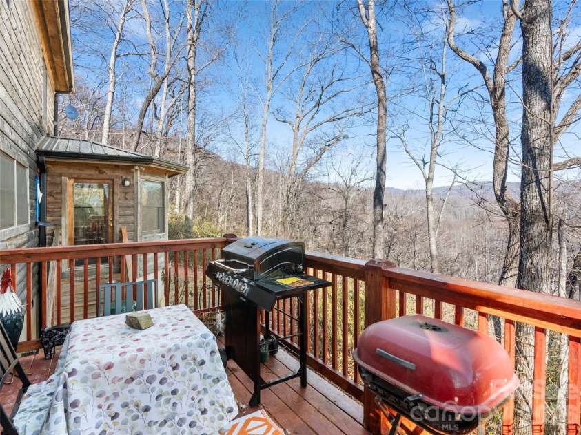 252 Idylwild Lane, Black Mountain, NC 28711.  MLS# CAR4422710, YatesRealty ID 50949. 