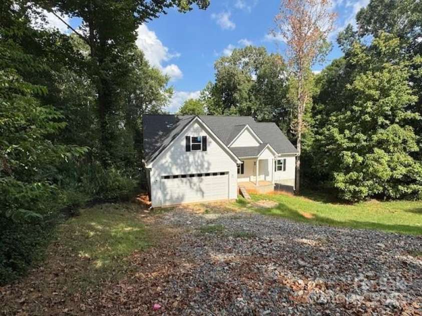 595 Foxwood Drive, Concord, NC 28025.  MLS# CAR3806082, YatesRealty ID 5095. 