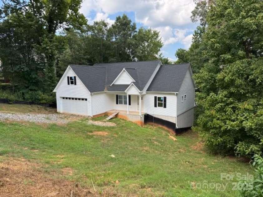 595 Foxwood Drive, Concord, NC 28025.  MLS# CAR3806082, YatesRealty ID 5095. 