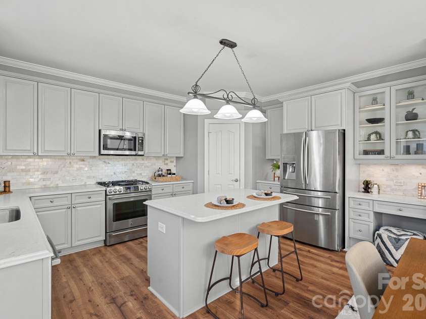 7736 Horseshoe Creek Drive, Huntersville, NC 28078.  MLS# CAR4356113, YatesRealty ID 5095. Updated kitchen