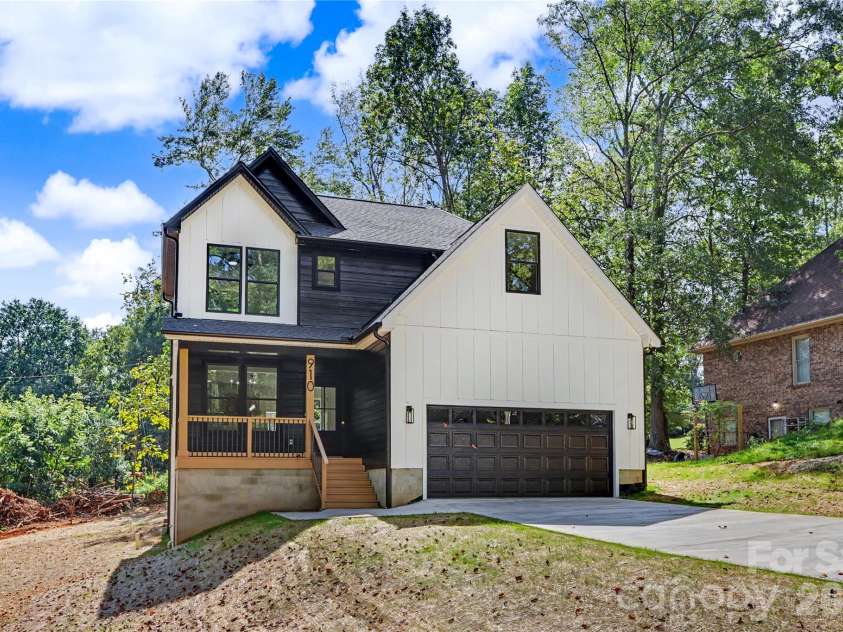 910 Montrose Drive, Shelby, NC 28150.  MLS# CAR4424954, YatesRealty ID 50950. 