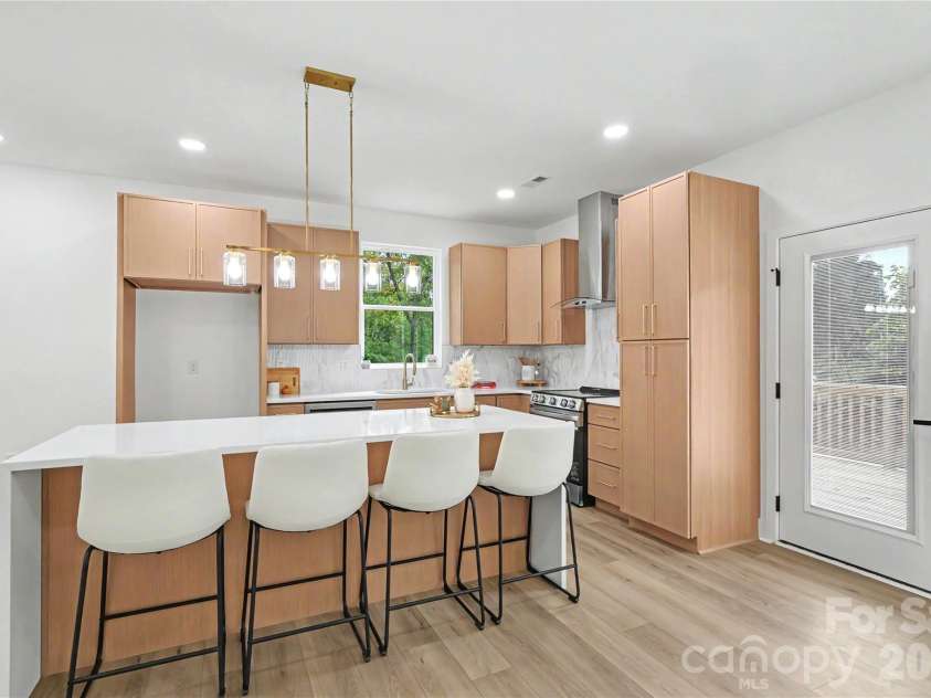 910 Montrose Drive, Shelby, NC 28150.  MLS# CAR4424954, YatesRealty ID 50950. 