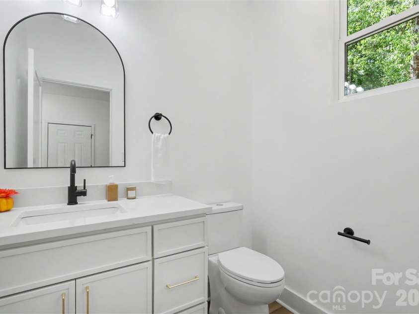 910 Montrose Drive, Shelby, NC 28150.  MLS# CAR4424954, YatesRealty ID 50950. 