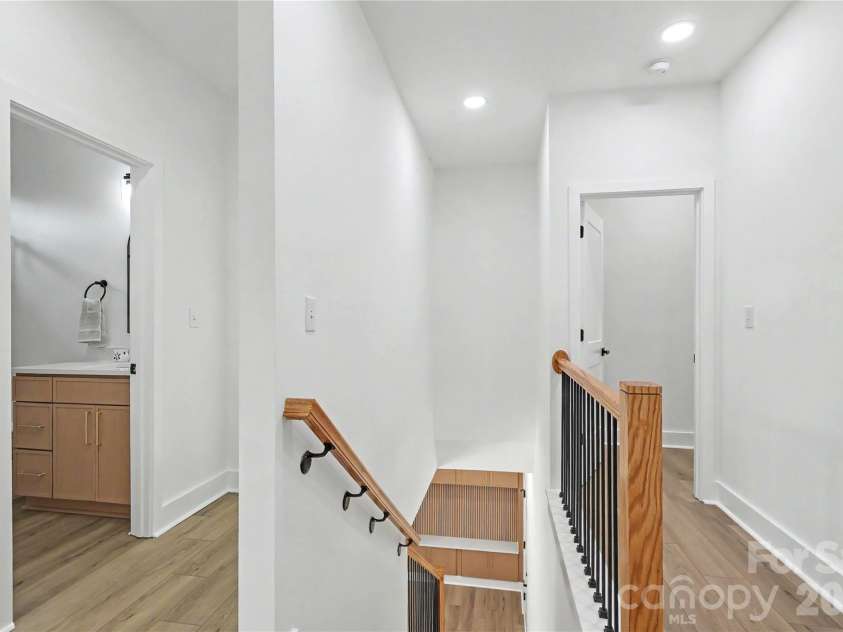 910 Montrose Drive, Shelby, NC 28150.  MLS# CAR4424954, YatesRealty ID 50950. 