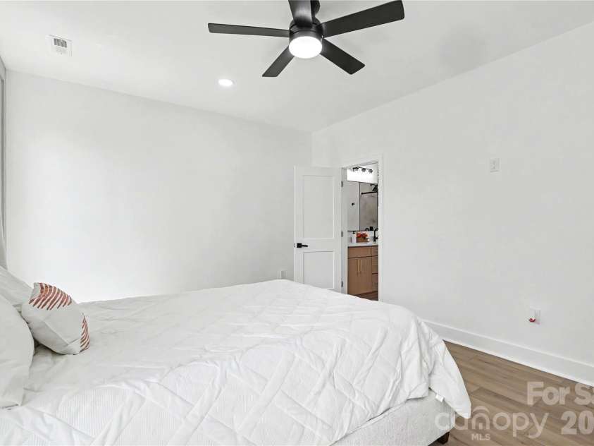 910 Montrose Drive, Shelby, NC 28150.  MLS# CAR4424954, YatesRealty ID 50950. 