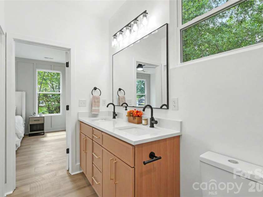 910 Montrose Drive, Shelby, NC 28150.  MLS# CAR4424954, YatesRealty ID 50950. 