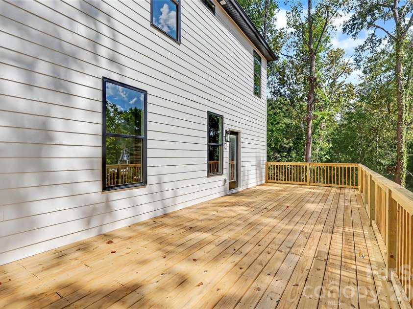 910 Montrose Drive, Shelby, NC 28150.  MLS# CAR4424954, YatesRealty ID 50950. 