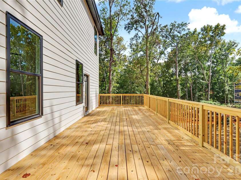 910 Montrose Drive, Shelby, NC 28150.  MLS# CAR4424954, YatesRealty ID 50950. 