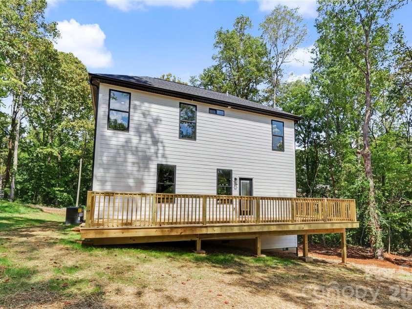 910 Montrose Drive, Shelby, NC 28150.  MLS# CAR4424954, YatesRealty ID 50950. 