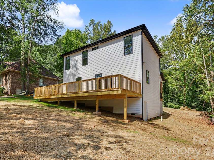 910 Montrose Drive, Shelby, NC 28150.  MLS# CAR4424954, YatesRealty ID 50950. 