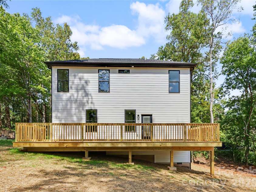 910 Montrose Drive, Shelby, NC 28150.  MLS# CAR4424954, YatesRealty ID 50950. 