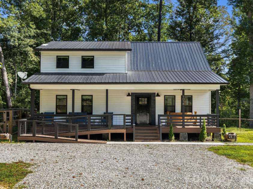 1016 Fontana Road, Bryson City, NC 28713.  MLS# CAR4421387, YatesRealty ID 50952. Front Exterior