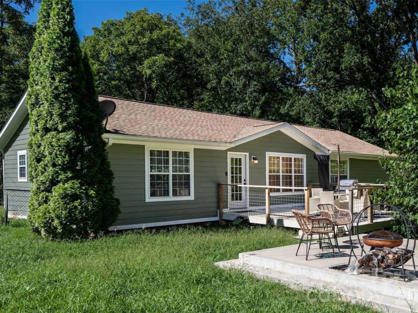 5 Sunwashed Way, Asheville, NC 28803.  MLS# CAR4422593, YatesRealty ID 50953. 