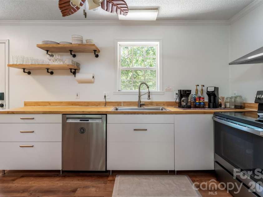 5 Sunwashed Way, Asheville, NC 28803.  MLS# CAR4422593, YatesRealty ID 50953. 