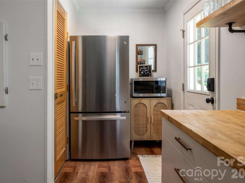 5 Sunwashed Way, Asheville, NC 28803.  MLS# CAR4422593, YatesRealty ID 50953. 